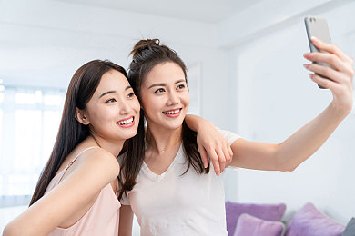 体育生Gay初精  男男软件｜激情赛场，彩虹之恋：体育同性恋的精彩瞬间-3