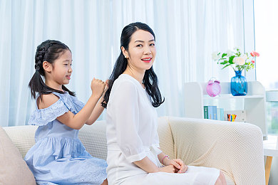 丁香五月天婷｜五月盛景绽放，丁香谷探秘：历史文化与自然奇观融合的旅游新地标，五一假期吸睛无数-2