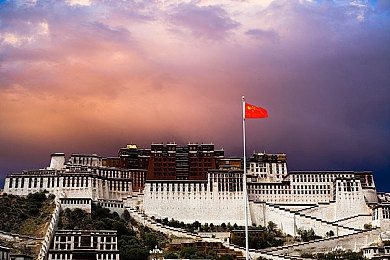 黄色软件下载入｜解码暗流：网络洪荒中的清朗守护之旅-2