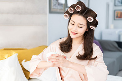 白丝校花 扒开美腿甜美作文｜时尚校园风云录：校服美搭之旅，解锁青春魅力秀场-2