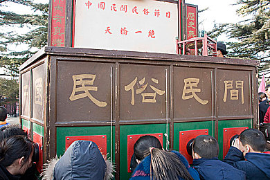 红桃视颢官方隐藏人口｜揭秘《红桃视颢》疑云：官方隐藏人口引发游戏公平性争议，玩家呼吁行业自律监管加强
