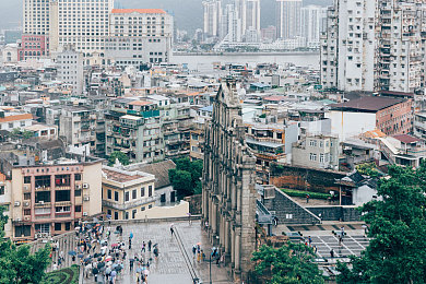 国产电影AV｜国产电影热潮中，《跨界佳作》引发行业反思，探讨艺术与市场的平衡点-3
