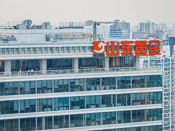 打赌输了被女玩弄jiji｜“赌输女友羞辱男子引发热议：网络暴力与人际关系反思，社会呼吁和谐共处”-2