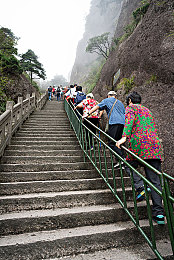 女王高跟踩踏虐龟责榨精｜时尚高跟鞋下，挑战极限的艺术之旅-3