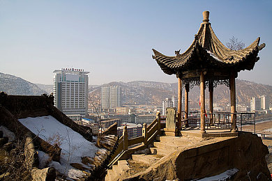 精品久｜奇幻征途，绘梦《永恒之塔》：探寻MMORPG巅峰之作-2
