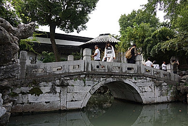 被女同学伸进裤裆玩jiji｜校园奇遇：趣味攻略揭秘，这款游戏让玩家沉浸校园欢乐时光-2