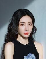 打扑克吻胸摸腿扒内裤｜扑克狂热：趣味互动桌游，独特玩法引热议-1