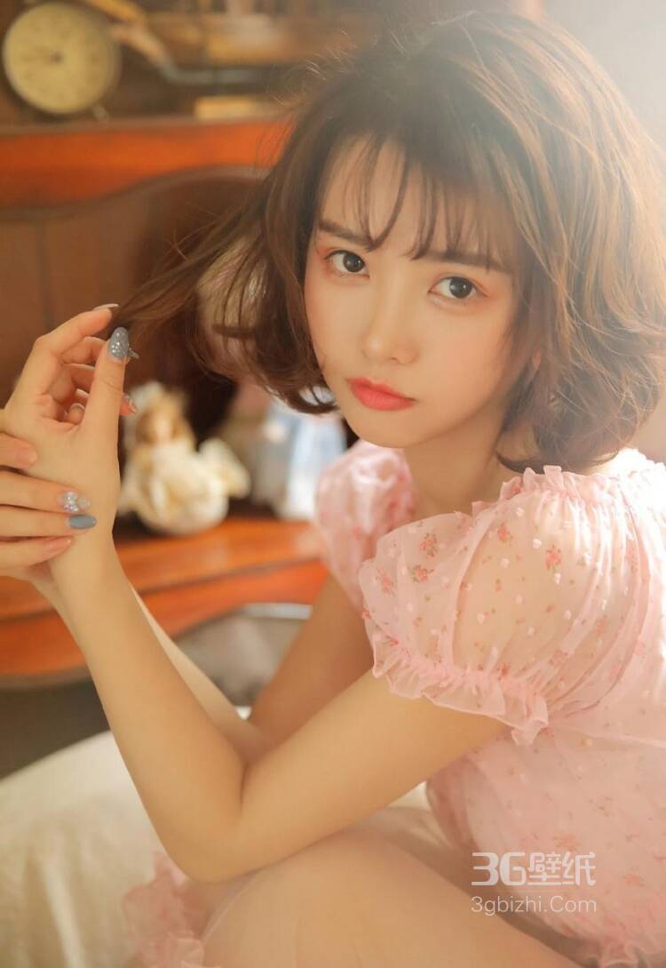 两人夜晚打扑克剧烈运动｜“夜战牌局，友谊与智慧的双重盛宴”