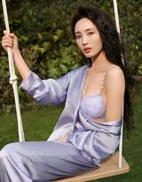 香蕉插入桃子里｜“奇思妙想引发热议：水果保鲜新论引发文化反思热潮”-1
