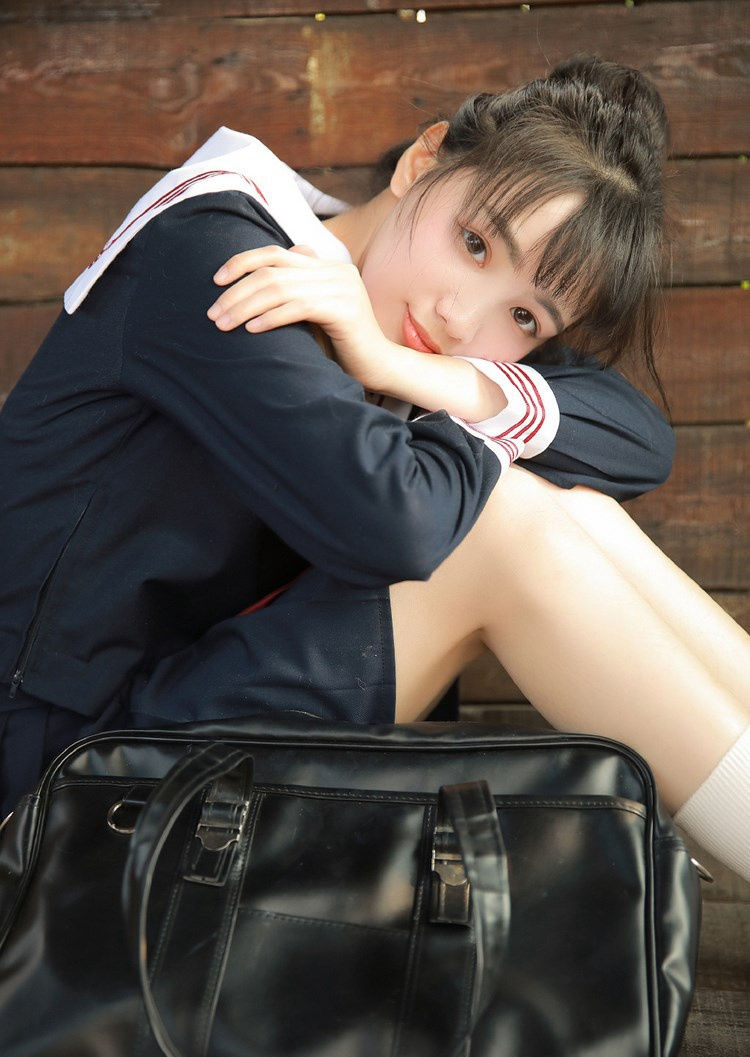 美女裸体  羞羞游戏｜游戏争议：伦理漩涡中的“羞羞”挑战-2